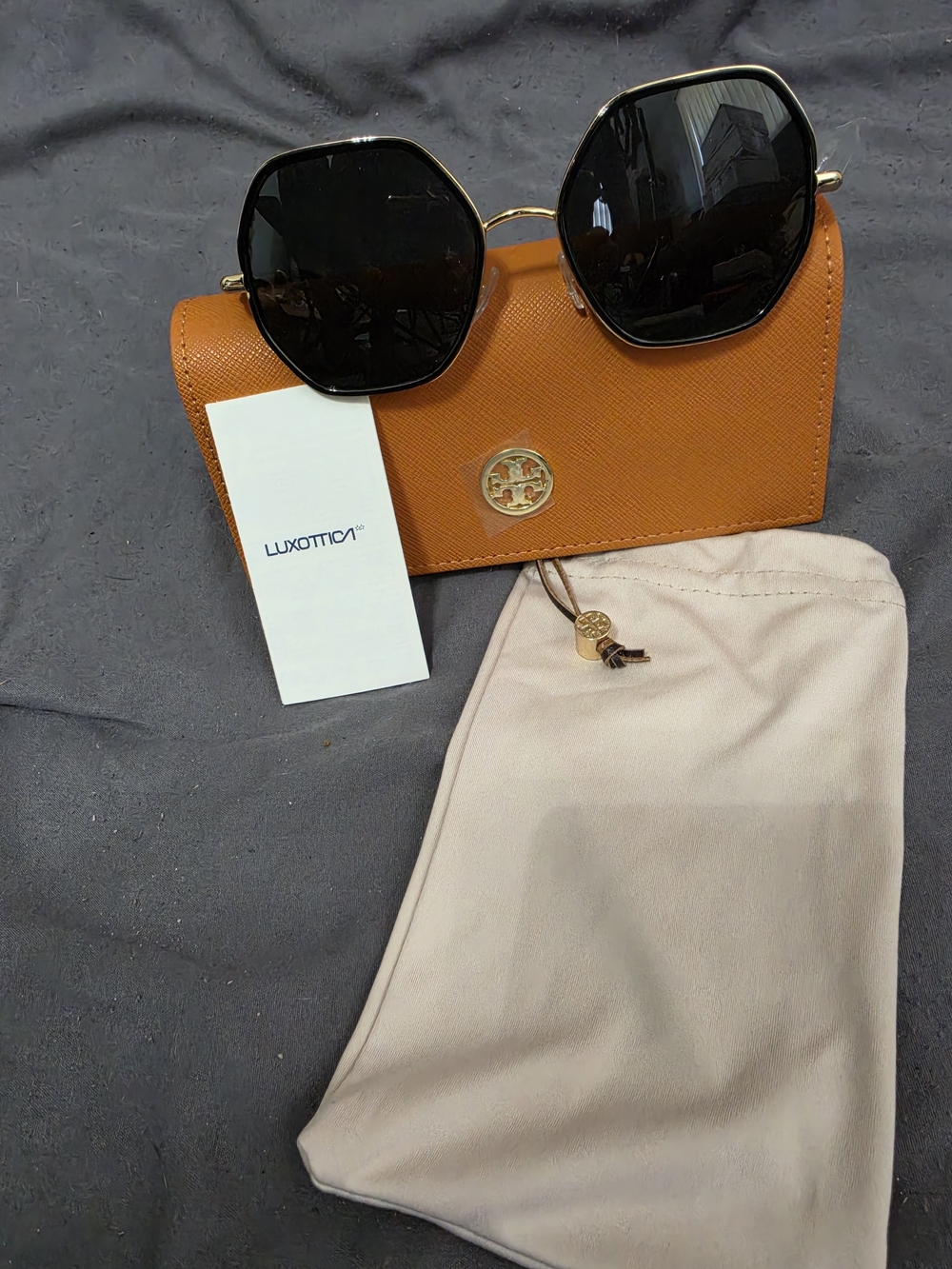 NWT - Tory Burch Geometric Black Lens Sunglasses with Orange Case